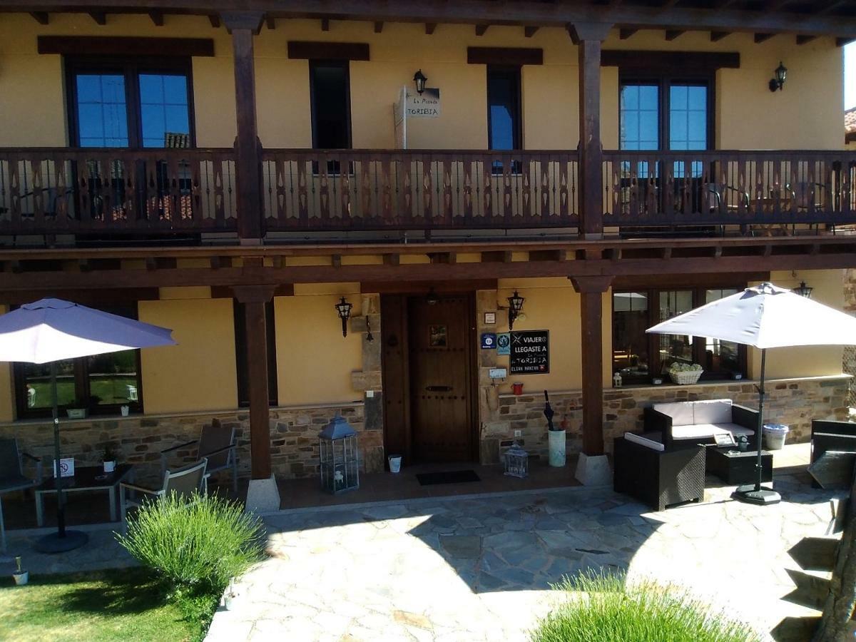 La Posada De Toribia Val De San Lorenzo Exterior photo