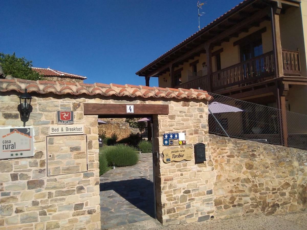 La Posada De Toribia Val De San Lorenzo Exterior photo