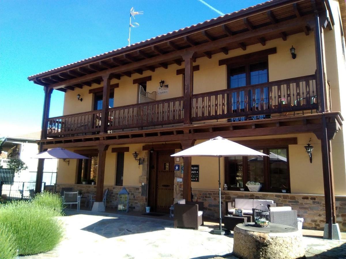 La Posada De Toribia Val De San Lorenzo Exterior photo
